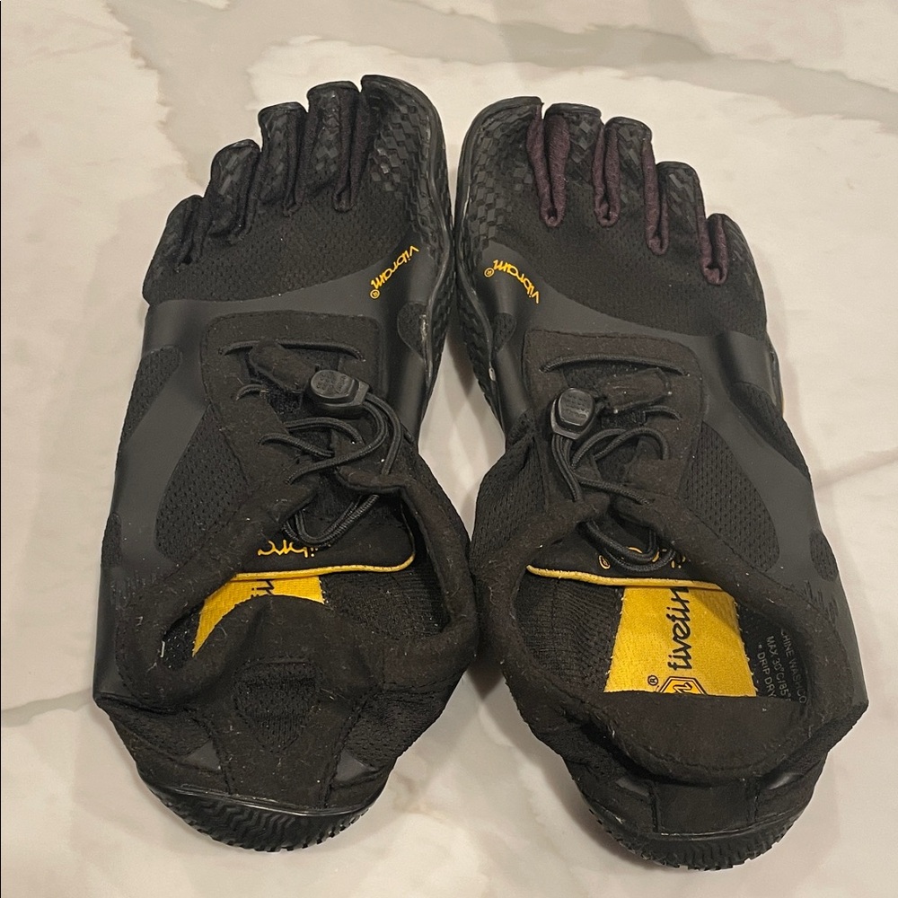 Vibram FiveFingers Women's Black Five Toe Athletic Shoes